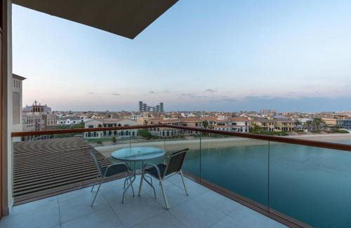 Palm Jumeirah Apartment | Deluxe Waterfront Unit in Heart Of Dubai Palm Jumeirah
