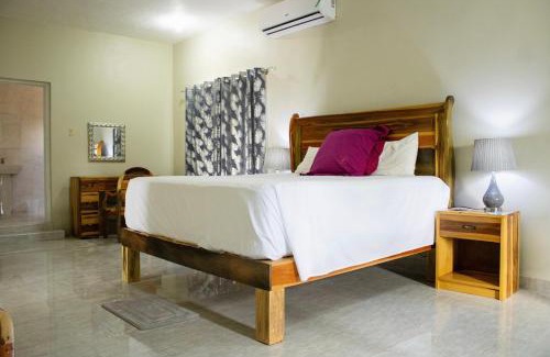 Treasure Beach House | DEMAROYS