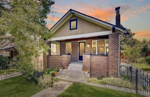 Hale House | Denver Retreat Bungalow near Hospitals, Coffeeshops, Restaurants, Bars