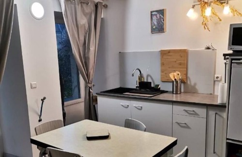 Vallon-sur-Gee House | Dependency