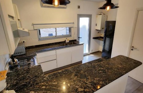 Arguello Apartment | Depto entero, moderno a metros de Sanatorio Allende