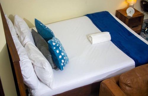 Gede Apartment | Derosa Studio Fig Tree Apartment