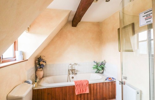 Aughrim Cottage | DERRYWATER HOUSE, pet friendly in Aughrim, County Wicklow