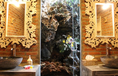 Watukarung Bed & Breakfast | Desa Limasan Retreat