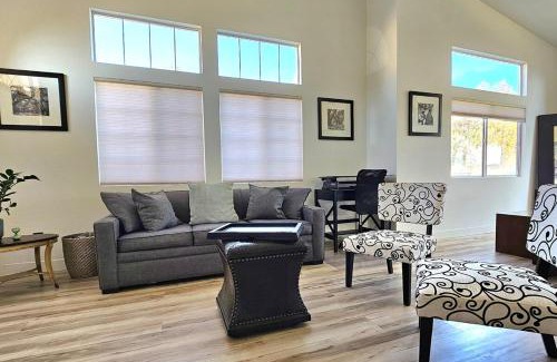 Wildomar House | Desert Escape Home with 3BD 3BA with Pool and Jacuzzi