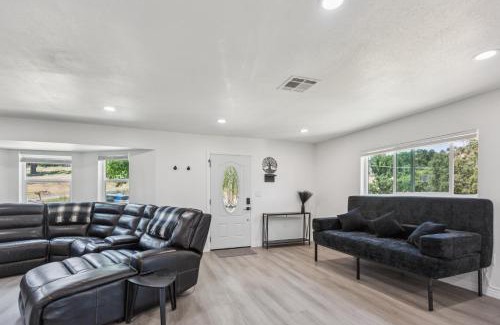 Stallion Springs House | Desert Mountain Escape with Private Hot Tub home