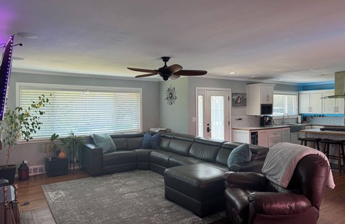 Yakima House | Desert Oasis with in ground pool, 4 bedrooms, 3 baths in the heart of Yakima!