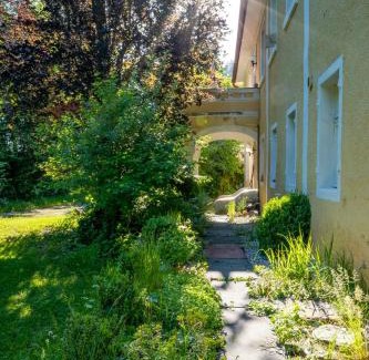 Neunburg vorm Wald House | Design Apartment In The Historic Mittermurnthal