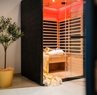 Wiesbaden Apartment | Design Loft - SAUNA - ZENTRAL - PARKPLATZ - WIFI - KAFFEE - NETFLIX