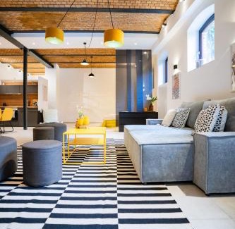 Wiesbaden Apartment | Design Loft - SAUNA - ZENTRAL - PARKPLATZ - WIFI - KAFFEE - NETFLIX