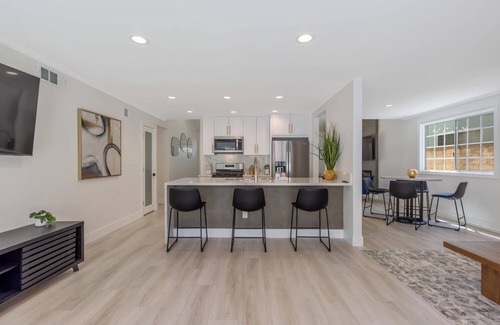 Canyon Country House | DESIGNER 4-bedroom 2 Bath POOL, SPA & ARCADE! Santa Clarita Valley