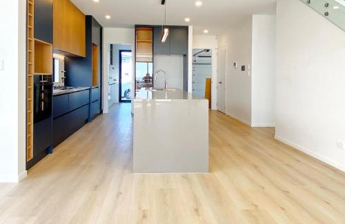 Flat Bush House | Designer Brand New Large House Flat bush