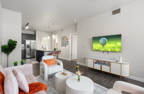 Riverside Apartment | Designer Pink Oasis Sky Lounge, Pool & Near ASU