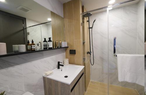 Bangkok Central Business District Apartment | Designer Posh Sleeps 4 Asoke Terminal 21 Grand Palace MRT Convience