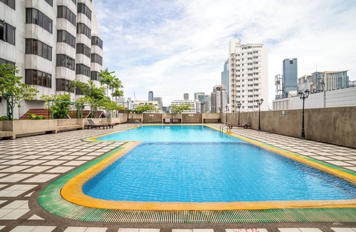 Nana Apartment | Designer 2BR apt w/WiFi, record player, game console in CBD Bangkok