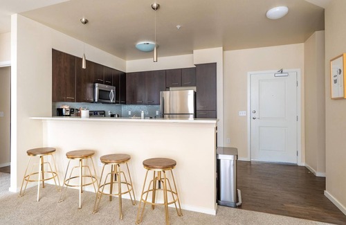 Mercer Island Apartment | Desirable 2BR Condo on Mercer Island w/ Amenities