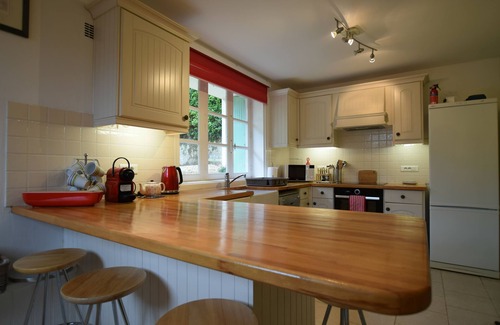 Civray House | Detached cosy, pretty cottage and garden, walking distance to town, sleeps 4.
