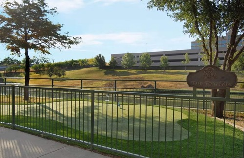 Las Colinas Apartment | DFW Cozy Corporate Hideout GATED 1 Bed Retreat