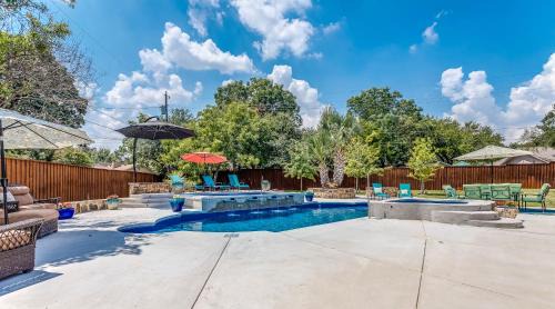 Irving House | DFW Large Vacation Retreat with Private Pool and Hot Tub