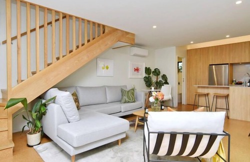 Addington Apartment | Dickens St-Stylish 2-Bedroom Townhouse - Your Perfect Getaway