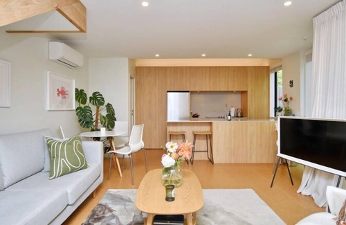 Addington Apartment | Dickens St-Stylish 2-Bedroom Townhouse - Your Perfect Getaway