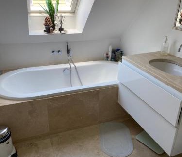 Gentofte Municipality Villa | Din egen villa, spa, ude bruser, have & elbil-lader