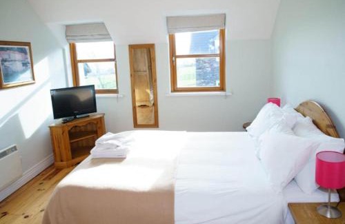 Dingle House | Dingle Courtyard Cottages 2 Bed Sleeps 4
