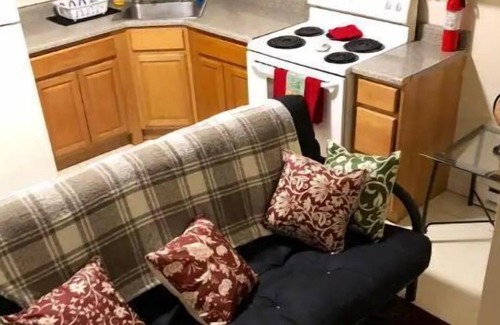 Norwich Apartment | Dinners on us! Above pub mins to casinos. Unit 3