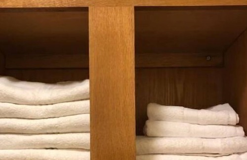 Norwich Apartment | Dinners on us! Above pub mins to casinos. Unit 3