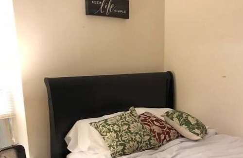 Norwich Apartment | Dinners on us! Above pub mins to casinos. Unit 3