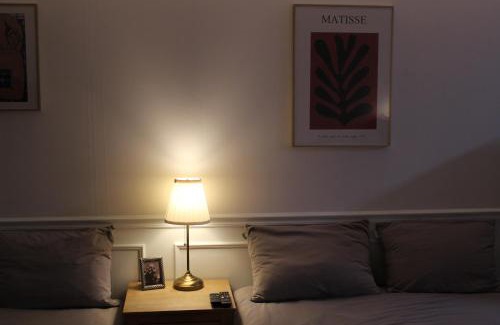 Mapo Apartment | Direct Elevator to Hongik Univ Station, Exclusive 10yr Local Food Guide, NEW by 13yr Superhost, Professionally Maintained