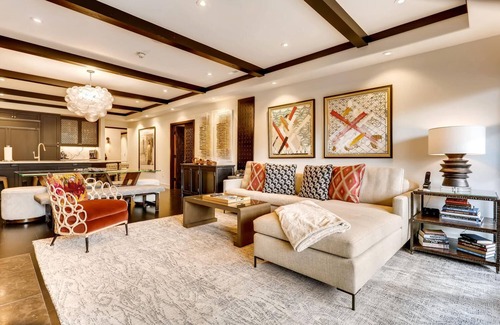 Vail Condo | DIRECT MOUNTAIN VIEW/WALKING DISTANCE TO LIFTS/CONTEMPORARY License# 011090