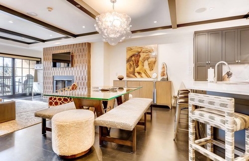 Vail Condo | DIRECT MOUNTAIN VIEW/WALKING DISTANCE TO LIFTS/CONTEMPORARY License# 011090