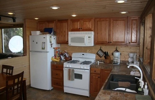 Funny River Cabin | DISCOUNT for monthly rentals Sept.-May! Great fishing nearby Borders Refuge!