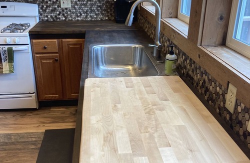 Funny River Cabin | DISCOUNT for monthly rentals Sept.-May! Great fishing nearby Borders Refuge!