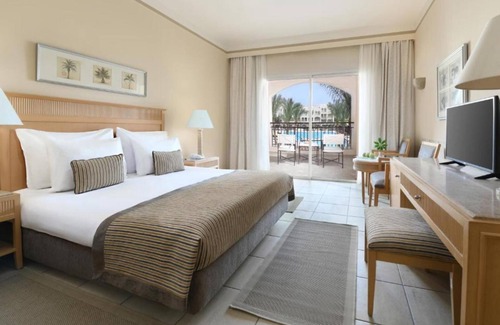 Makadi Bay Hotel | Discover Ultimate Relaxation | 2 Idyllic Rooms with Pool Near Makadi Beach
