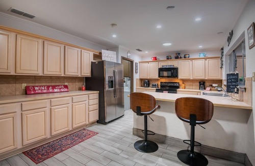 Woods of Shavano House | Do nOt ClIcK Private Pool Stocked Kitchen 4BR 5 Beds 1 KING Tile Throughout