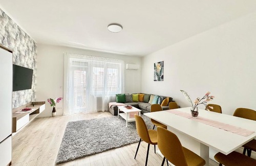 Erzsebetvaros Apartment | Dob House II 2bdrm II 2bthrm