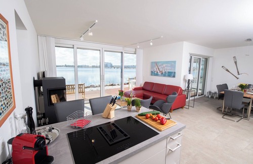 Sieseby Apartment | Dock 76 Main - front row, large terrace, sea view, close to the beach, e-charging station