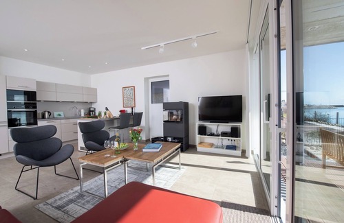 Sieseby Apartment | Dock 76 Main - front row, large terrace, sea view, close to the beach, e-charging station