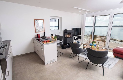 Sieseby Apartment | Dock 76 Main - front row, large terrace, sea view, close to the beach, e-charging station