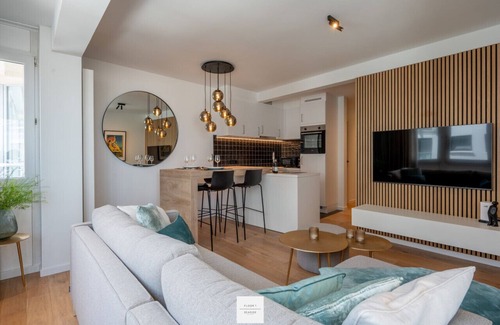 Heist Apartment | Docks Floor, a nicely renovated and compact seaside home