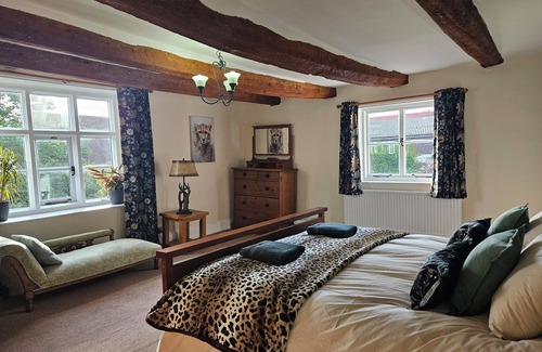 Hay-on-Wye Other | Dog friendly 7 bed farmhouse near Malvern Hills with huge hot tub and games room