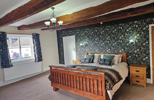 Hay-on-Wye Other | Dog friendly 7 bed farmhouse near Malvern Hills with huge hot tub and games room