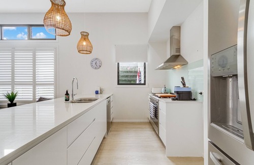 Pottsville House | Dog-Friendly Beach House @ Black Rocks by uHoliday