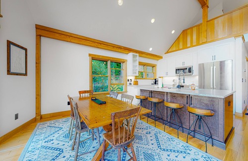 Jackson House | Dog-friendly home with Mt. Washington view, firepit, WiFi, & deck