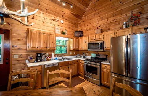 Walnut Mountain Cabin | Dog Friendly, Hot Tub, Secluded Log Cabin, Fireplace, Fire Pit, Game Rm, King Bd
