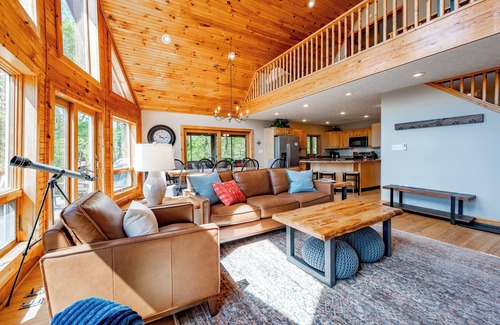 Paradise Point House | Dog Friendly Mountain Chalet w/Fireplaces & Hot Tub