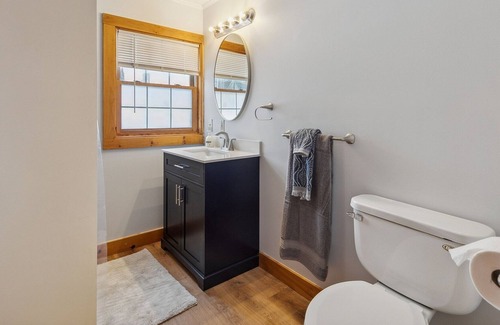 Campton Apartment | Dog Friendly! Simple And Cozy Apartment Just Mins To Loon Mountain And Waterville Valley 1 Bedroom Apts by Redawning