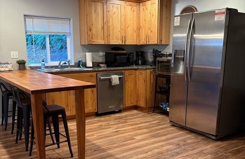 Brightwood House | Dog Friendly! Hot Tub~Game Room~Fire Pit~3BR, 2BA~High Speed WIFI~8 Guests Max